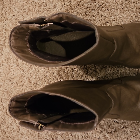 NWT WILD DIVA ANKLE ZIPPER HEELED BOOTS BROWN - Picture 4 of 12